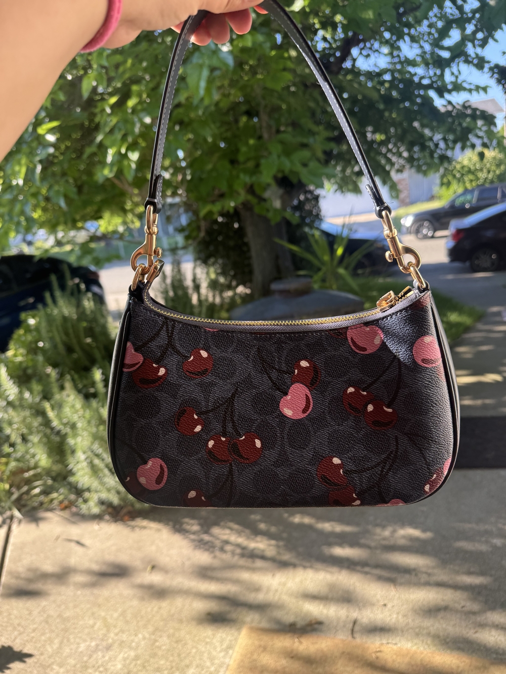 Coach Teri Shoulder Bag In Signature Canvas With Cherry Print - Picture 2 of 4